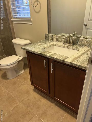 8455 Williamstown Drive, Shelby Twp, MI 48316