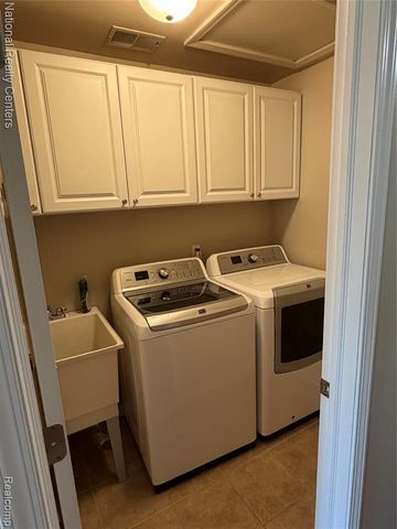 8455 Williamstown Drive, Shelby Twp, MI 48316