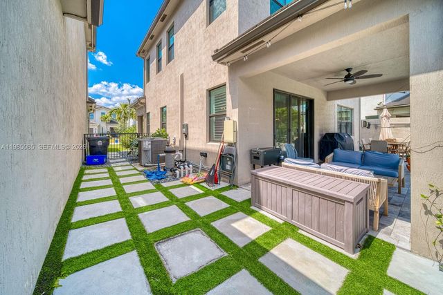 6114 Yerba Buena Ct, Lake Worth, FL 33467