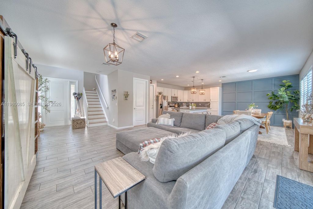 Image 11 of property listing at 6114 Yerba Buena Ct, Lake Worth, FL 33467