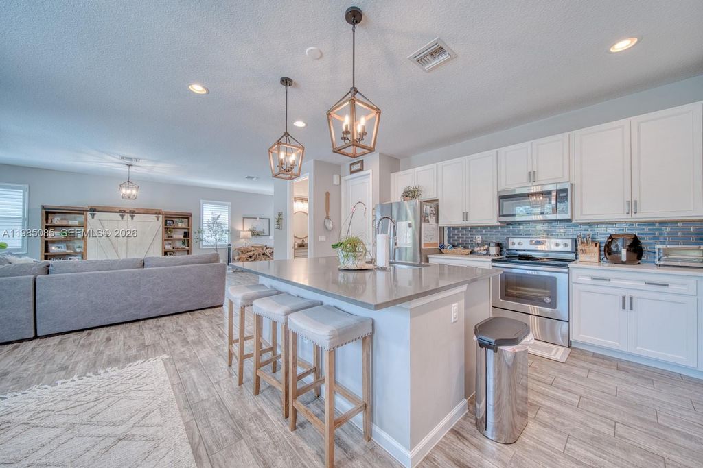 Image 12 of property listing at 6114 Yerba Buena Ct, Lake Worth, FL 33467