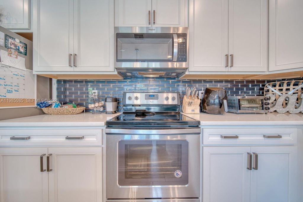 Image 15 of property listing at 6114 Yerba Buena Ct, Lake Worth, FL 33467