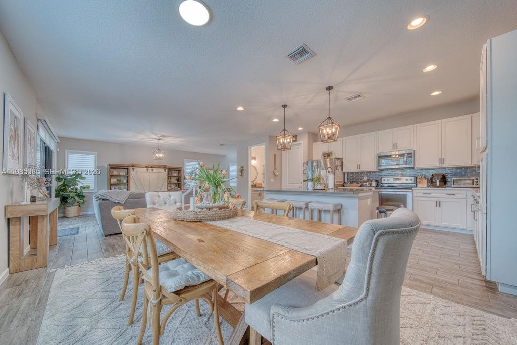 Image 16 of property listing at 6114 Yerba Buena Ct, Lake Worth, FL 33467