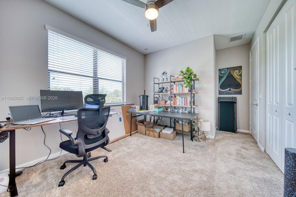 Image 24 of property listing at 6114 Yerba Buena Ct, Lake Worth, FL 33467