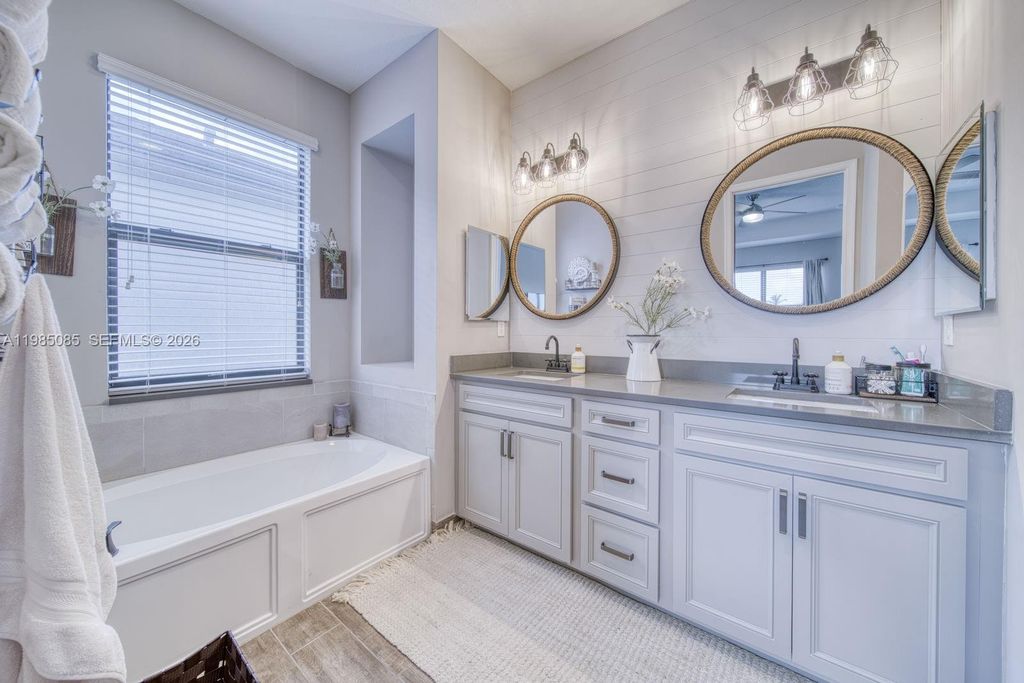 Image 27 of property listing at 6114 Yerba Buena Ct, Lake Worth, FL 33467