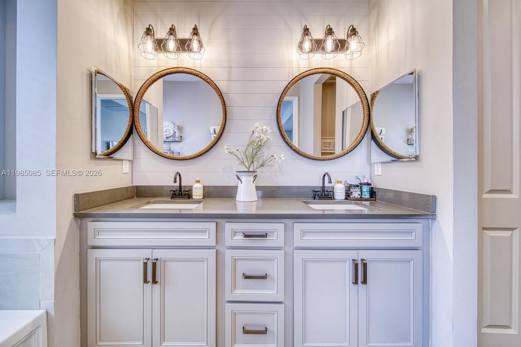 Image 28 of property listing at 6114 Yerba Buena Ct, Lake Worth, FL 33467