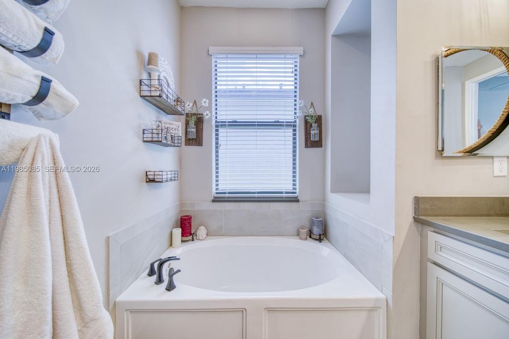 Image 29 of property listing at 6114 Yerba Buena Ct, Lake Worth, FL 33467