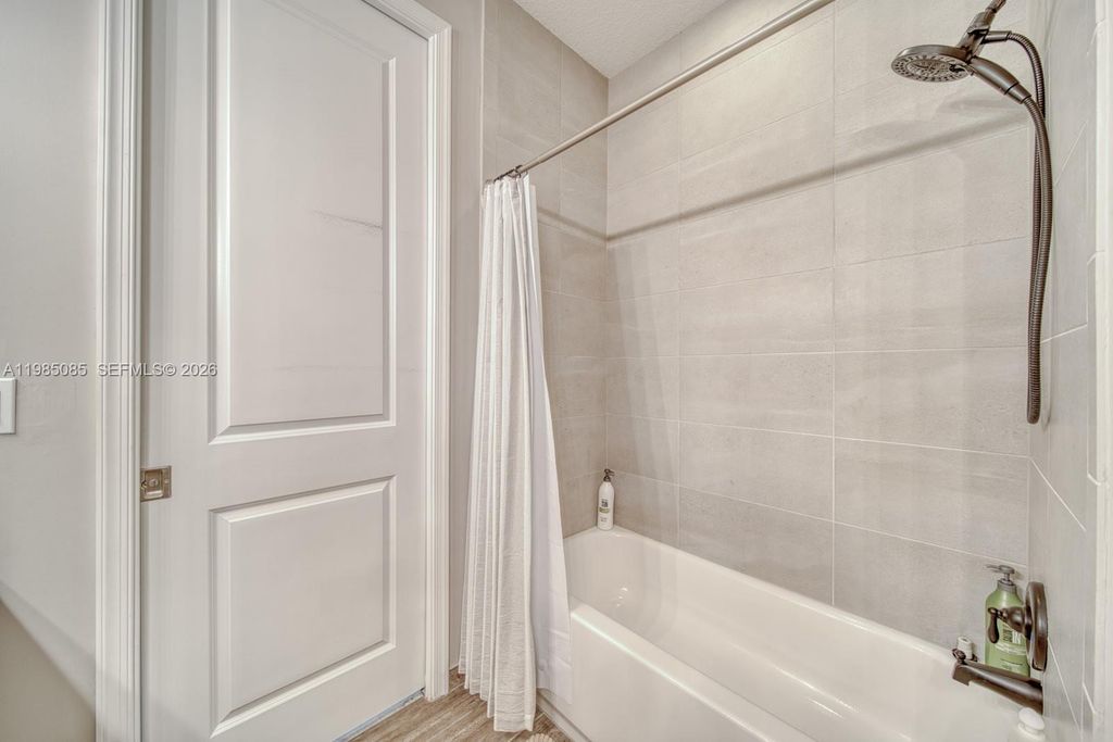 Image 30 of property listing at 6114 Yerba Buena Ct, Lake Worth, FL 33467