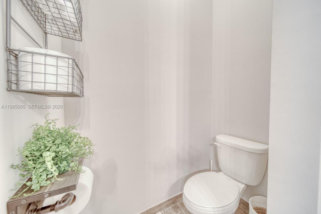 Image 33 of property listing at 6114 Yerba Buena Ct, Lake Worth, FL 33467