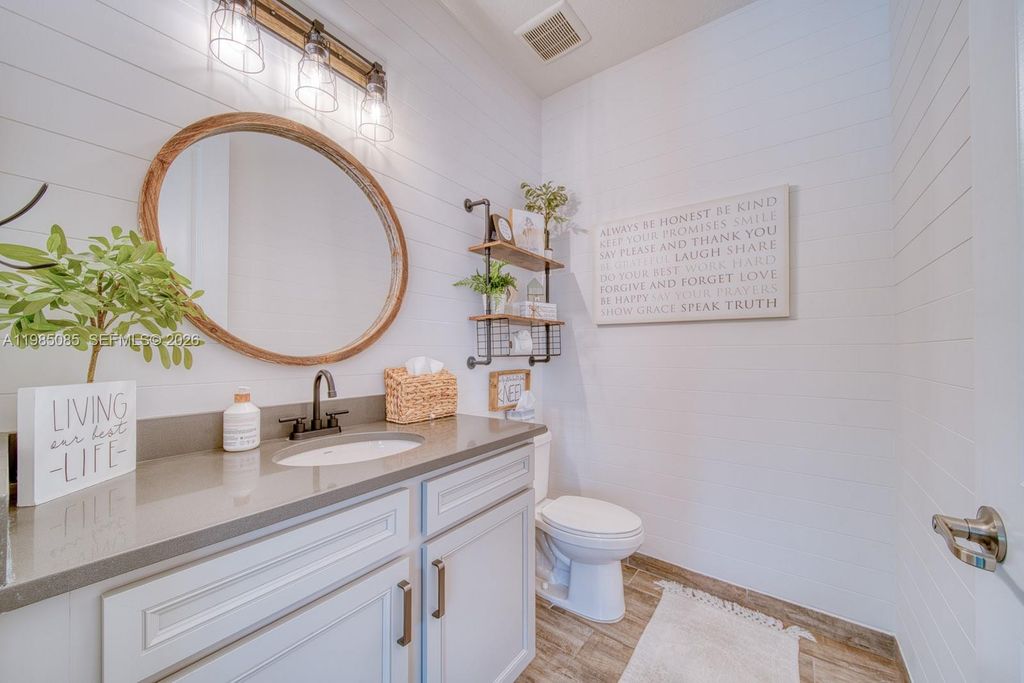 Image 34 of property listing at 6114 Yerba Buena Ct, Lake Worth, FL 33467