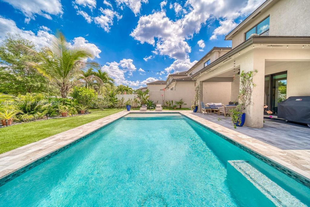 Image 4 of property listing at 6114 Yerba Buena Ct, Lake Worth, FL 33467