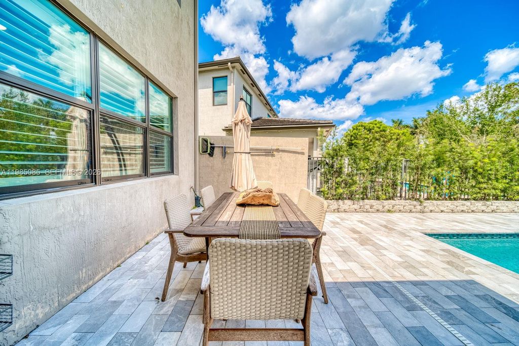 Image 43 of property listing at 6114 Yerba Buena Ct, Lake Worth, FL 33467