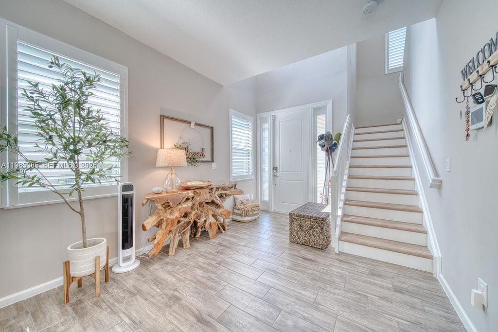 Image 8 of property listing at 6114 Yerba Buena Ct, Lake Worth, FL 33467