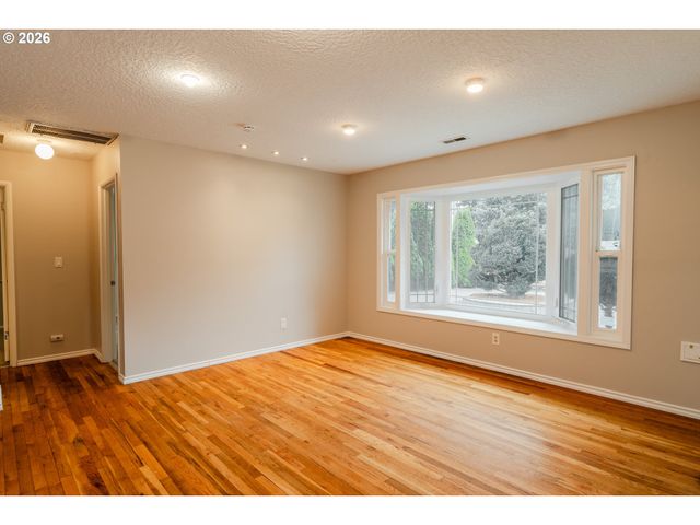 8612 Ne CLACKAMAS St, Portland, OR 97220