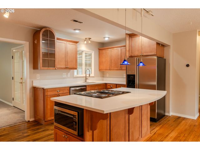 8612 Ne CLACKAMAS St, Portland, OR 97220