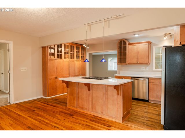 8612 Ne CLACKAMAS St, Portland, OR 97220