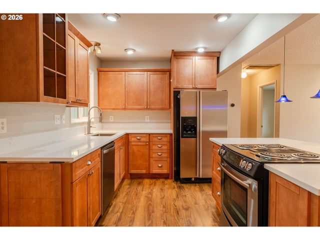 8612 Ne CLACKAMAS St, Portland, OR 97220