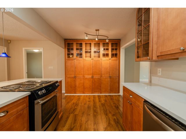 8612 Ne CLACKAMAS St, Portland, OR 97220