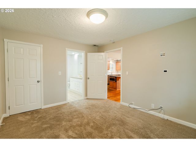 8612 Ne CLACKAMAS St, Portland, OR 97220