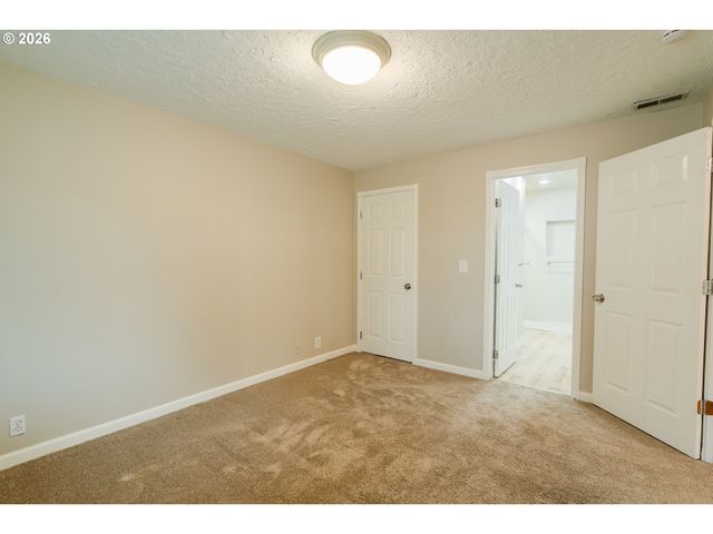 8612 Ne CLACKAMAS St, Portland, OR 97220