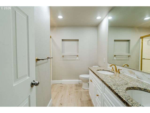 8612 Ne CLACKAMAS St, Portland, OR 97220