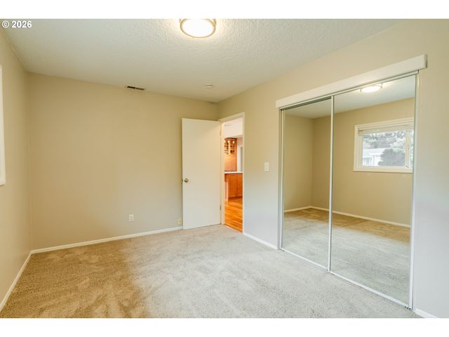 8612 Ne CLACKAMAS St, Portland, OR 97220