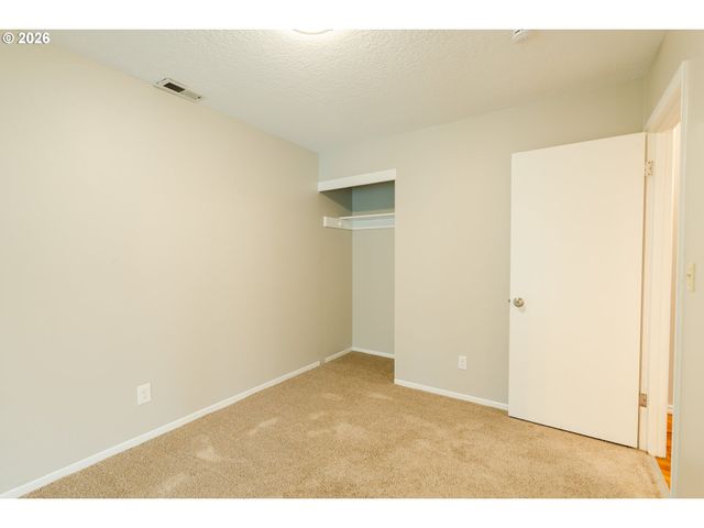 8612 Ne CLACKAMAS St, Portland, OR 97220