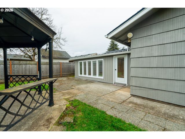 8612 Ne CLACKAMAS St, Portland, OR 97220
