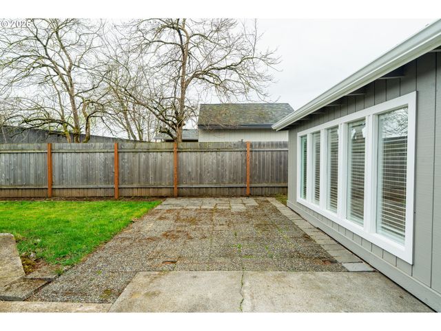 8612 Ne CLACKAMAS St, Portland, OR 97220