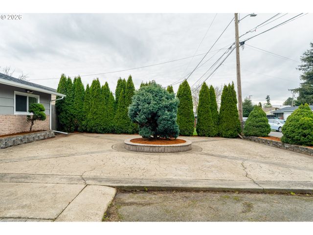 8612 Ne CLACKAMAS St, Portland, OR 97220