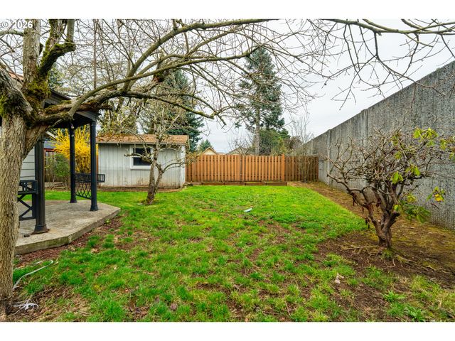 8612 Ne CLACKAMAS St, Portland, OR 97220
