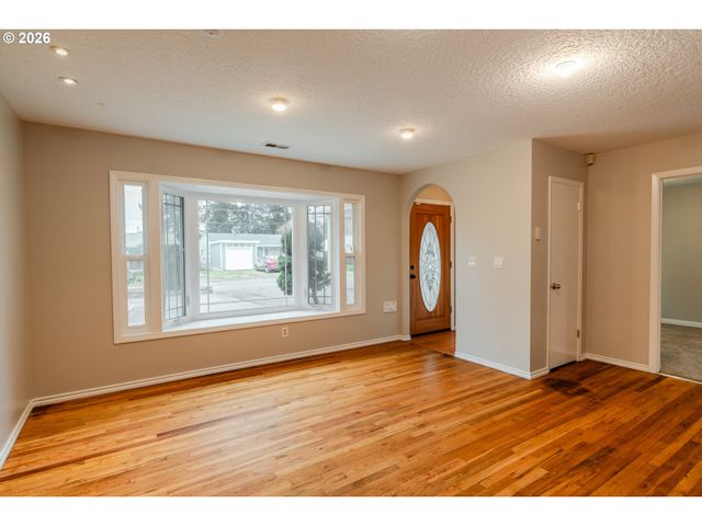 8612 Ne CLACKAMAS St, Portland, OR 97220