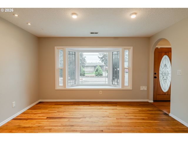 8612 Ne CLACKAMAS St, Portland, OR 97220