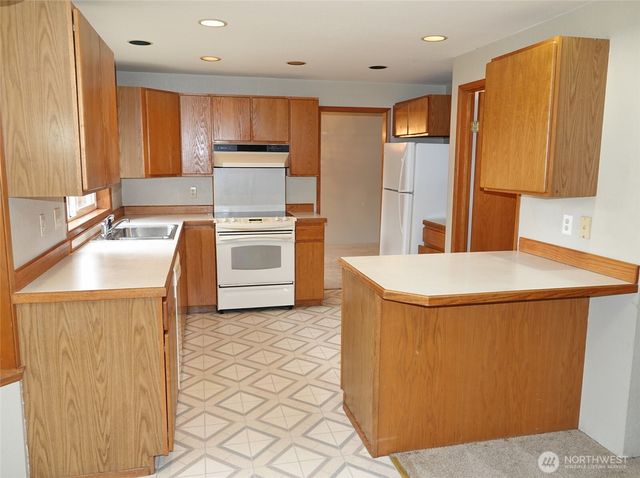 492 Quinault Avenue SE, Ocean Shores, WA 98569