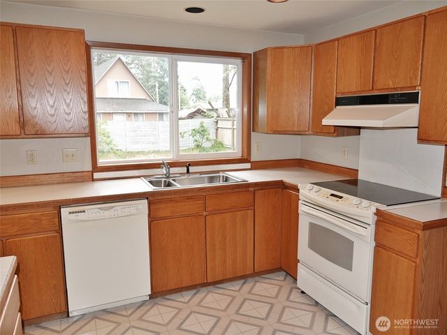 492 Quinault Avenue SE, Ocean Shores, WA 98569