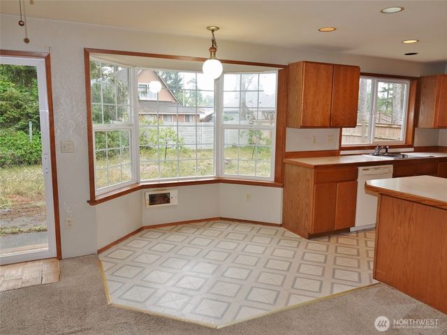 492 Quinault Avenue SE, Ocean Shores, WA 98569