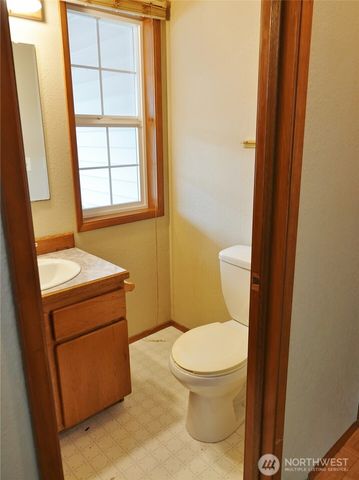 492 Quinault Avenue SE, Ocean Shores, WA 98569