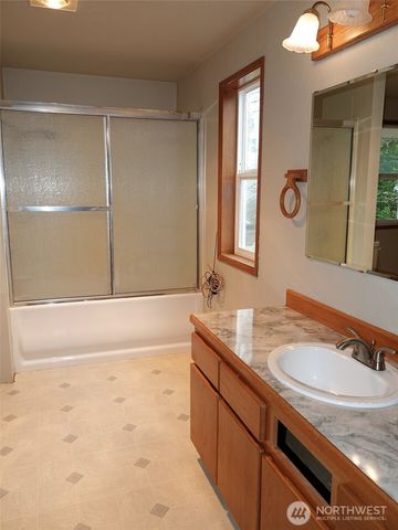 492 Quinault Avenue SE, Ocean Shores, WA 98569