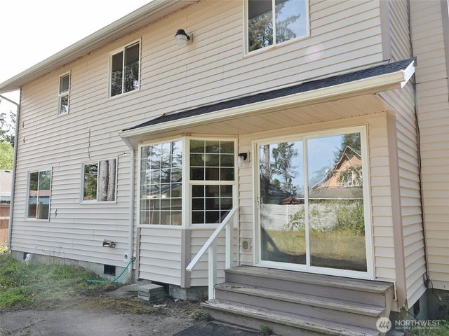 492 Quinault Avenue SE, Ocean Shores, WA 98569