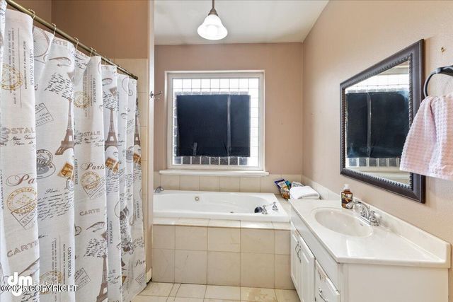 8560 W Hollywood Road, Wasilla, AK 99623