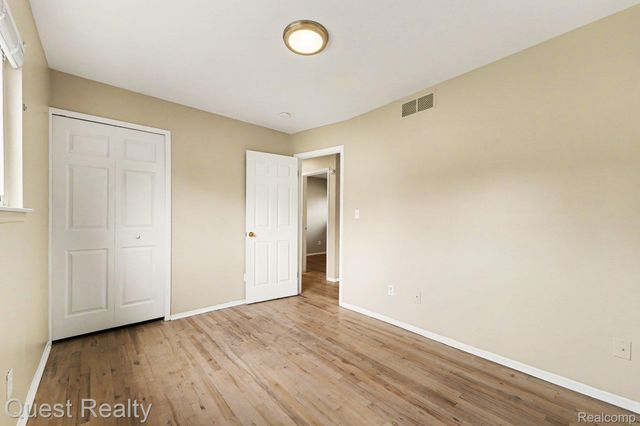 2536 Dundee Drive, Warren, MI 48092