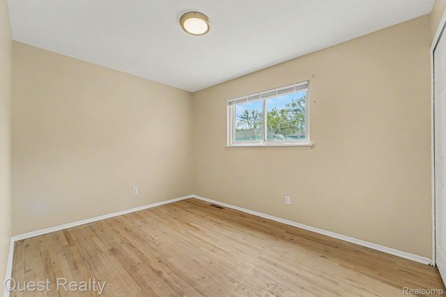 2536 Dundee Drive, Warren, MI 48092
