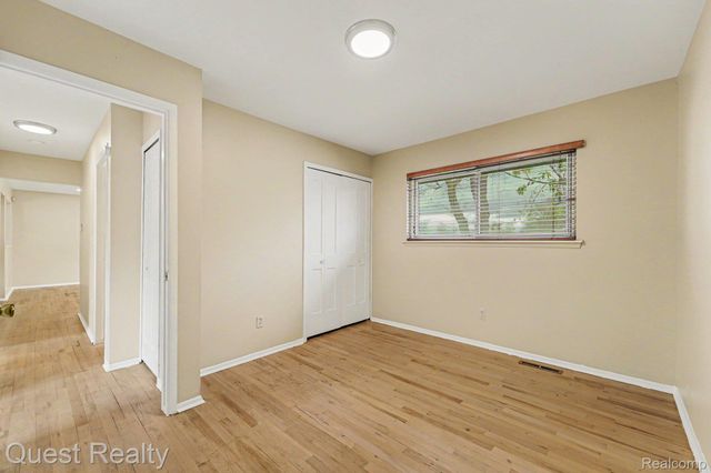2536 Dundee Drive, Warren, MI 48092