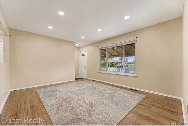 2536 Dundee Drive, Warren, MI 48092
