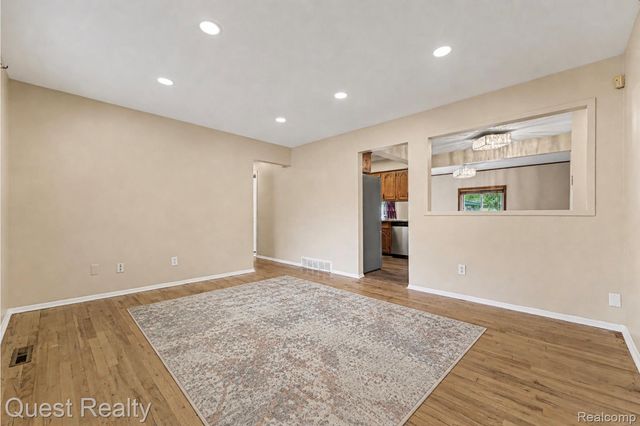 2536 Dundee Drive, Warren, MI 48092