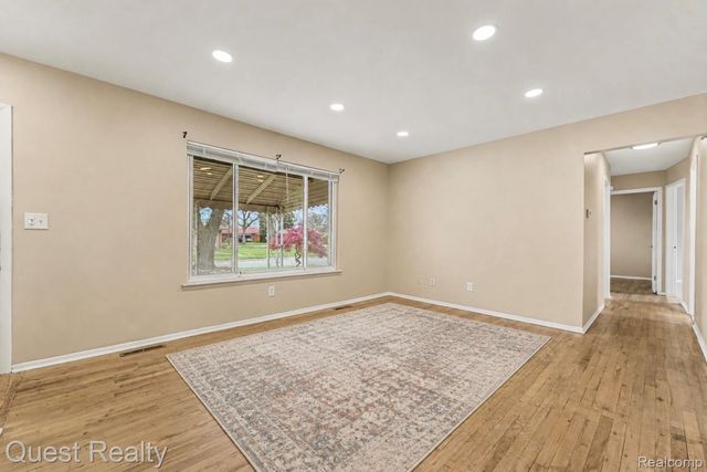 2536 Dundee Drive, Warren, MI 48092