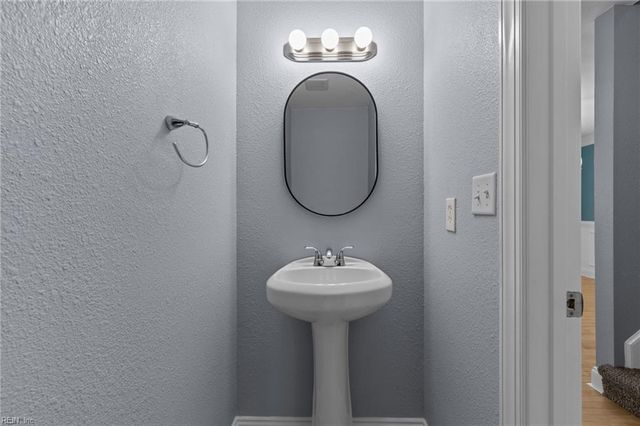 8021 E Glen RD, Norfolk, VA 23505