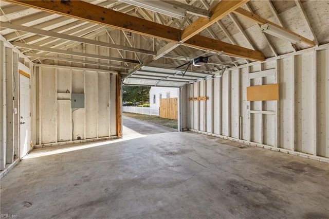 8021 E Glen RD, Norfolk, VA 23505