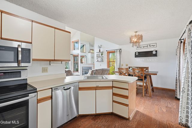 7 Lea Court, Colonie, NY 12309