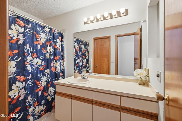 7 Lea Court, Colonie, NY 12309